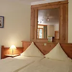 Logis Hotel-restaurant Petry Hotel 3*