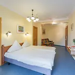 Hotel Logis Hotel-restaurant Petry
