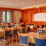 Logis Hotel-restaurant Petry Hotel 3*