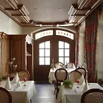 Logis Hotel-restaurant Petry Hotel 3*