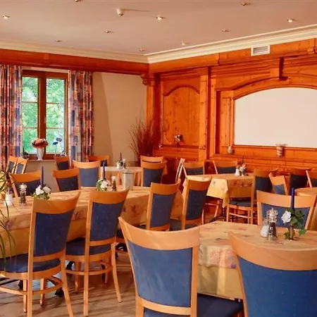 Logis Hotel-restaurant Petry 酒店 3*