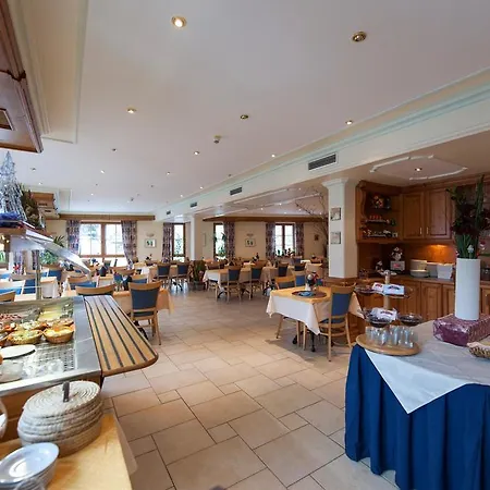 Отель Logis Hotel-restaurant Petry 3*