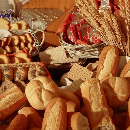 Hotel Logis Hotel-restaurant Petry 3*