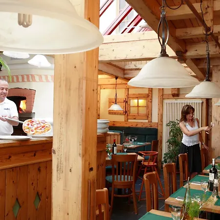 Отель Logis Hotel-restaurant Petry Вианден